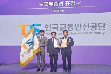 중소벤처기업제품 공공구매 촉진기여 국무총리 표창 기념촬영